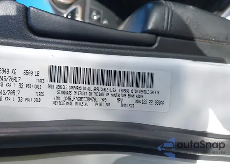 2014 Jeep Grand Cherokee Laredo z USA, uszkodzony, nr VIN 1C4RJFAG8EC384781